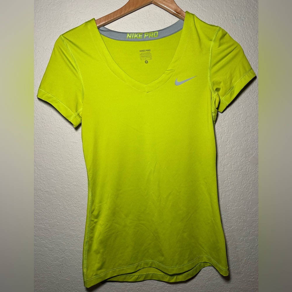 Women’s Nike pro Dri-fit shirt